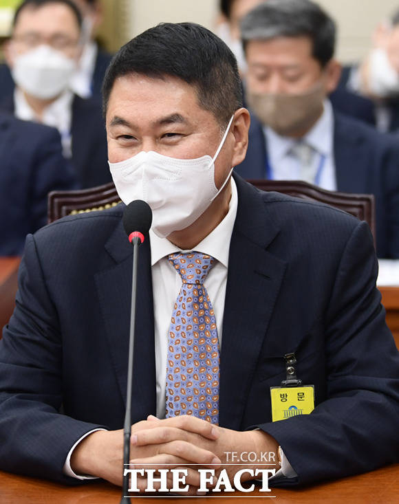 이석우 두나무 대표가 6일 오후 서울 여의도 국회에서 국회 정무위원회의 금융위 국정감사에 증인으로 출석해 의원 질의에 답하고 있다. /국회=이새롬 기자