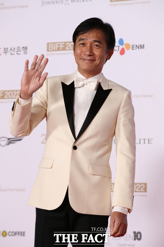 배우 양조위가 제27회 부산국제영화제에서 올해의 아시아영화인상을 받았다. /뉴시스