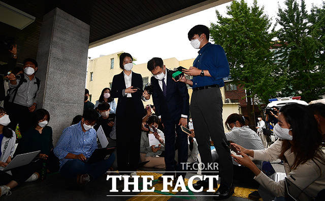 지난해 4월 경기 성남시 대장동 개발 사업 로비·특혜 의혹이 제기된 화천대유 자금 흐름에 수상한 점이 있다는 통보를 받은 경찰이 지난 10월에서야 뒤늦게 수사를 본격화해 늑장수사 비판이 있었다. /이동률 기자