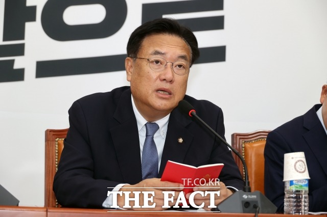 법원이 6일 정진석(사진) 국민의힘 비상대책위원장 직무집행을 정지해달라고 이준석 전 대표가 낸 가처분 신청을 기각했다. /이새롬 기자