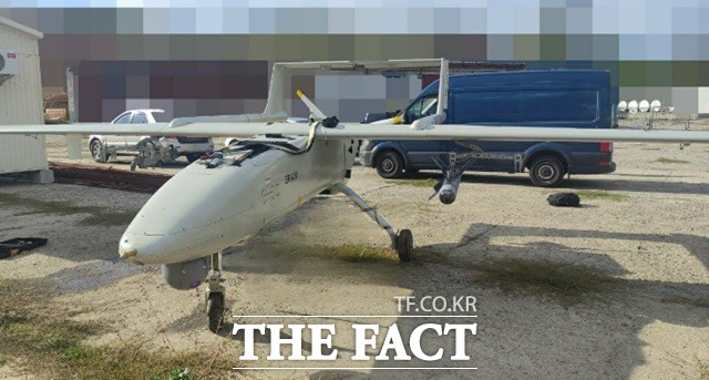 공대지 미사일을 탑재한 채 서 있는 이란산 무인기 모하제르./디펜스블로그