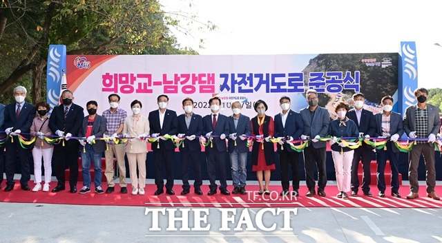 진주시 희망교~남강댐 자전거도로 준공식 모습/진주시 제공