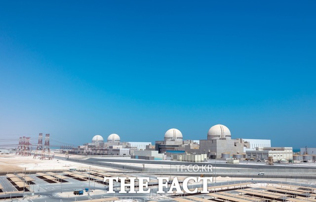 한국전력이 수출한 UAE 바라카 원전은 한국형 차세대 원전 APR1400 4기(총 발전용량 5천600㎿)를 UAE 수도 아부다비에서 270km 떨어진 바라카 지역에 건설하는 메가 프로젝트다. / 한국전력 제공