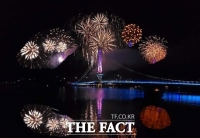  예당호 모노레일·불꽃축제에 환호 가득 [TF사진관]