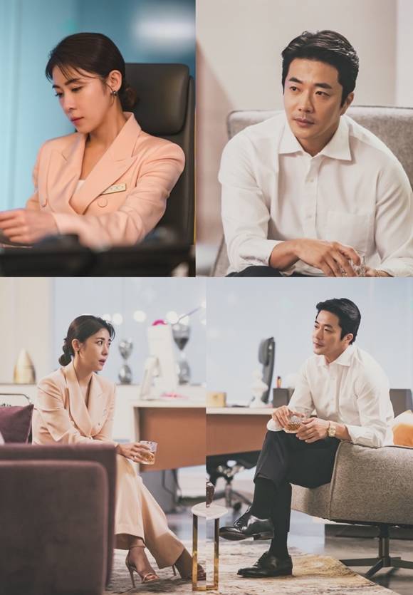 KBS2 새 월화드라마 커튼콜이 스틸컷을 공개했다. 사진 속 하지원과 권상우는 애틋한 분위기를 자아내며 두 사람이 펼칠 로맨스를 기대하게 했다. /빅토리콘텐츠 제공