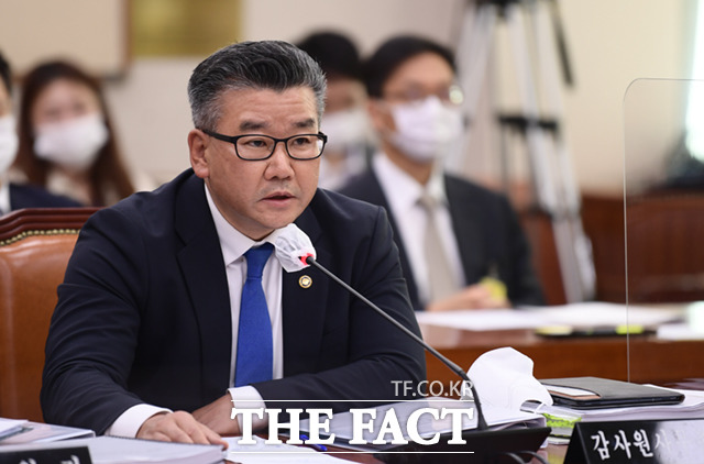 유병호 감사원 사무총장이 11일 서울 여의도 국회에서 열린 법제사법위원회의 감사원에 대한 국정감사에 출석해 문자와 관련해 송구하다고 밝혔다.