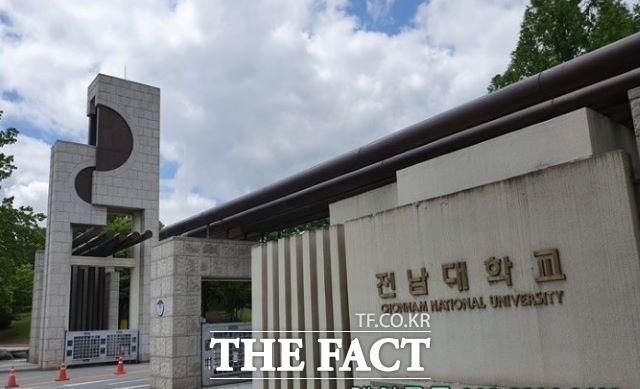 전남대학교 기술지주회사가 접대비로 3년 동안 6천만원이 넘게 쓰고 유흥업소에서 결제된 확인된 액수도 3871만원으로 나타나 도덕적 해이가 아니냐는 비판을 받고 있다.