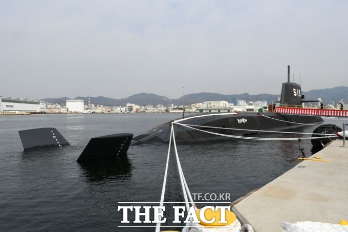 지난 3월9일 취역한 일본 해상자위대의 타이게이급 잠수함 1번함인 타이게이함이 미쓰비시중공업 고베조선소 부두에 계류돼 있다. /일본 해상자위대 트위터