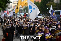  여성가족부 폐지안, '우리가 막는다' 행진하는 여성단체 [TF사진관]