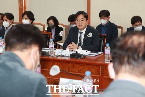 17일 충북도청 소회의실에서 열린 충북 수출기업 간담회 모습. /충북도.