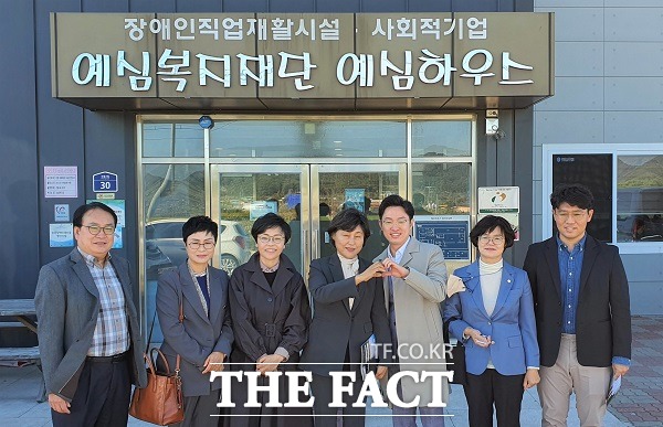 청주시의회 복지교육위원회는 17일 청주시 청원구 오창읍에 소재한 오창호수도서관과 지역 사회복지기관인 예심하우스에서 의정 활동을 펼쳤다. /청주시의회.