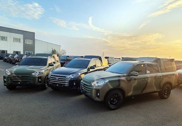 쌍용자동차가 국군 지휘차량으로 공급하는 뉴 렉스턴 스포츠의 모습. 국군 위장도색을 적용했다. /쌍용자동차 제공