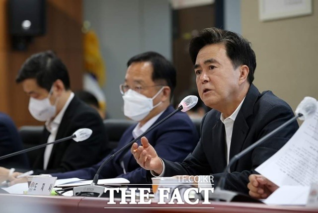 김태흠 충남지사가 17일 도청 중회의실에서 진행된 16차 실국원장회의에서 모두 발언을 하고 있다. / 충남도 제공