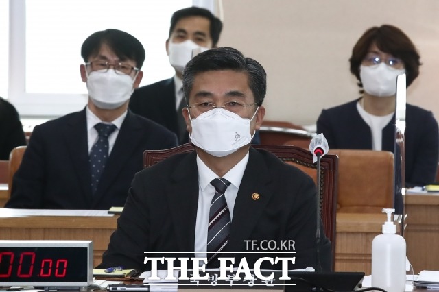 서욱 국방부 장관이 지난 3월29일 국회에서 열린 국방위원회 전체회의에 참석해 있다. /국회=이선화 기자