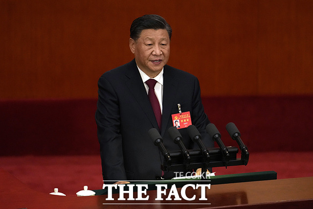 시진핑 중국 국가주석이 16일 중국 베이징 인민대회당에서 열린 공산당 제20차 전국대표대회(당 대회) 개막식에서 연설하고 있다. /베이징=AP.뉴시스