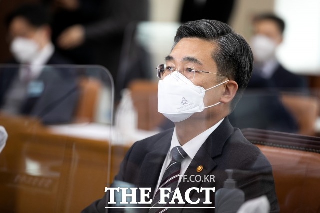 서해 공무원 피격 사건을 수사 중인 검찰이 서욱 전 국방부 장관과 김홍희 전 해양경찰청장에 구속영장을 청구하면서 향후 수사에도 관심이 집중된다. /이선화 기자