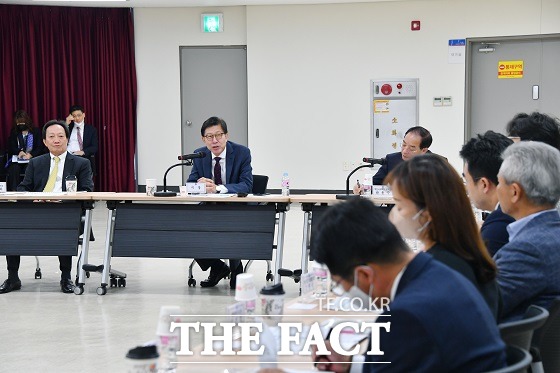 19일 오전 8시 30분 부산시체육회관 2층 대회의실에서 ‘생활체육 천국도시 부산’을 주제로 한 ‘제4차 미래혁신회의’가 열렸다. /부산시 제공.