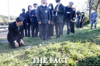  무릎 꿇은 김동연 지사[포토]