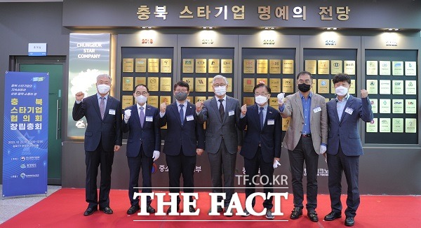 (재)충북테크노파크는 20일 중소벤처기업부, 충북도와 함께 충북스타기업협의회 창립총회를 열고 초대 협의회장으로 ㈜동하정밀 신희중 대표이사를 선출했다. /충북테크노파크.