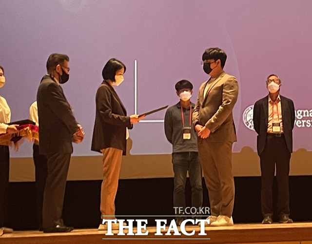 한국기술교육대 첨단기술연구소가 대학중점연구소 성과교류회에서 우수연구상을 수상했다. / 대학 제공