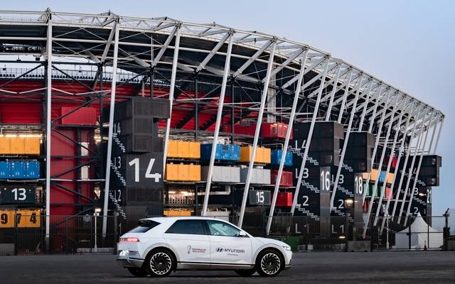 2022 월드컵이 열릴 카타르 974 스타디움에서 현대자동차가 후원하는 차량인 아이오닉 5가 사진 촬영을 진행하고 있다. /현대자동차 제공