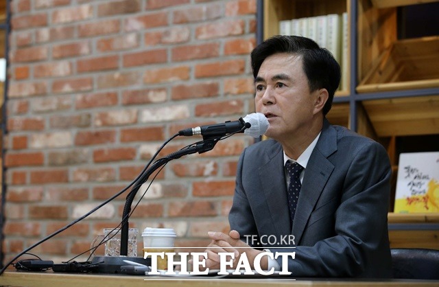 김태흠 충남도지사가 19일 도청 프레스센터에서 기자간담회를 갖고 있다. / 충남도 제공