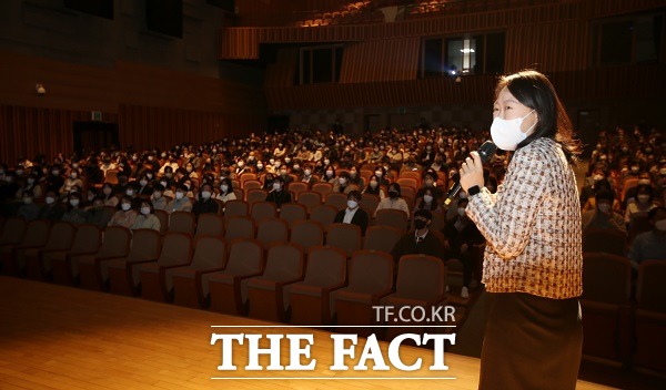 충북 청주시는 지난 21일 오전 10시와 오후 3시, 2회에 걸쳐 청주아트홀에서 시 직원 1000여 명을 대상으로 반부패 및 청렴교육을 실시했다고 23일 밝혔다. /청주시.