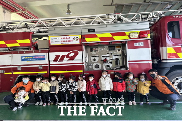 충북 청주동부소방서는 지난 20일부터 21일까지 이틀간 관내 어린이집 원생과 교사 등 40명을 대상으로 소방서 견학 및 소방안전체험을 했다고 22일 밝혔다. /청주동부소방서.