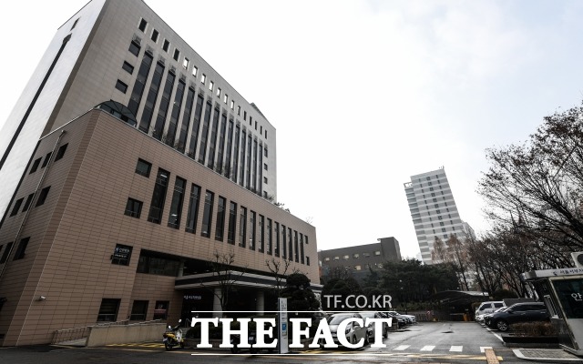 부정적인 후기를 남긴 손님의 집에 찾아가 난동을 부린 음식점 점주 부녀가 유죄 판결을 선고받았다. /김세정 기자