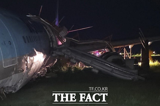 대한항공은 필리핀 막탄세부공항에서 발생한 A330-300 여객기 활주로 이탈 사고와 관련해 총괄대책본부를 소집, 현지에 지원 인력을 파견한다. /AP.뉴시스