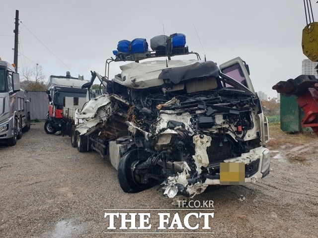 사고 차량을 구매한 뒤 번호판을 다른 차량에 붙여 이를 담보로 받은 대출금을 가로챈 40대가 경찰에 붙잡혔다. / 당진경찰서 제공