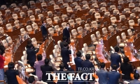  '박수' 국민의힘, '빈자리' 민주당...시정연설의 두 얼굴 [TF사진관]