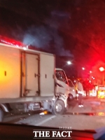 청주서 화물차끼리 충돌해 4명 부상