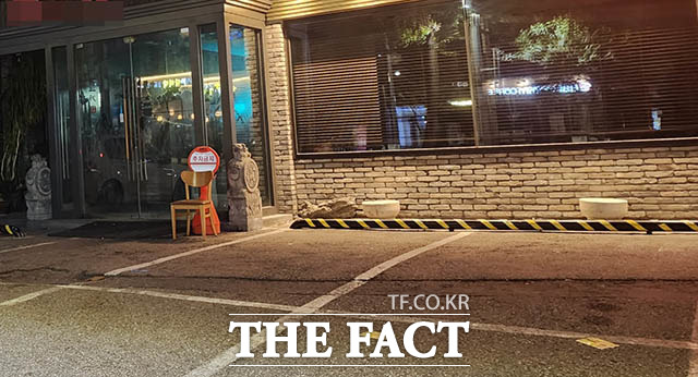 경찰은 도난차량 사건이 발생한 음식점 앞 CCTV를 통해 신혜성이 11일 오전 0시께 대리운전 기사를 통해 차량을 이동한 것으로 파악했다. /이승우 기자