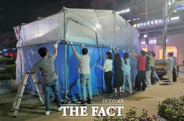 서산시는 양대동 소각장 반대대책위원회와 극적 타결로 농성 천막이 설치된 지 192일 만인 지난 9월 7일 철거하고 있다./ 서산시 제공