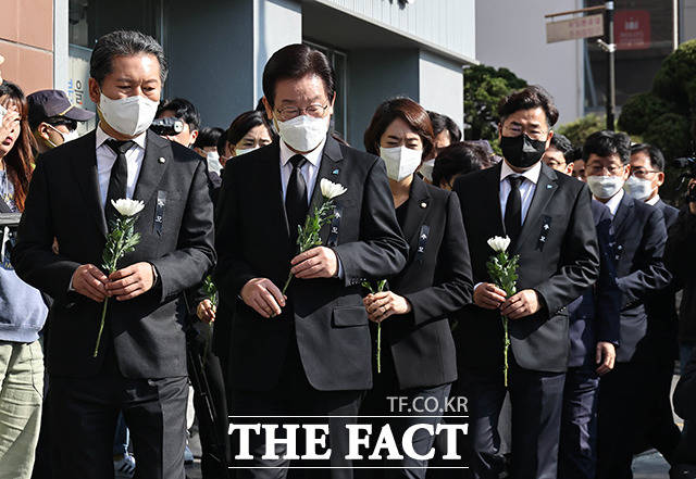 이재명 더불어민주당 대표가 31일 오전 서울 용산구 이태원 압사 참사 현장을 찾았다. /이선화 기자