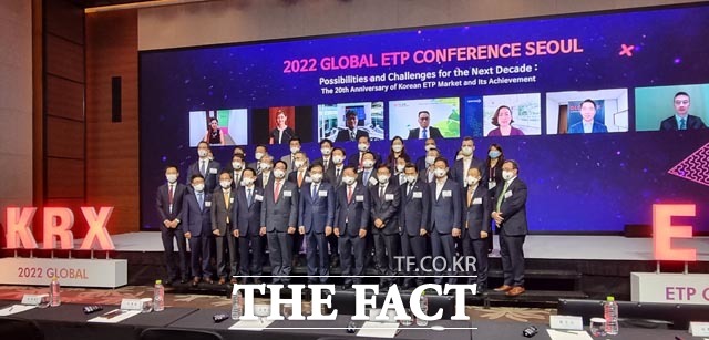 2022 글로벌 ETP 컨퍼런스 서울에서 주요 인사들이 기념 촬영을 하고 있다. /윤정원 기자