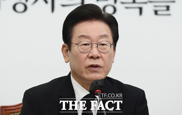 이재명 더불어민주당 대표가 31일 오전 서울 여의도 국회에서 열린 최고위원회의에서 모두 발언하고 있다.