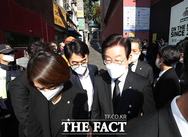 이재명 더불어민주당 대표가 31일 오전 서울 용산구 이태원 압사 참사 현장을 찾았다. /이선화 기자