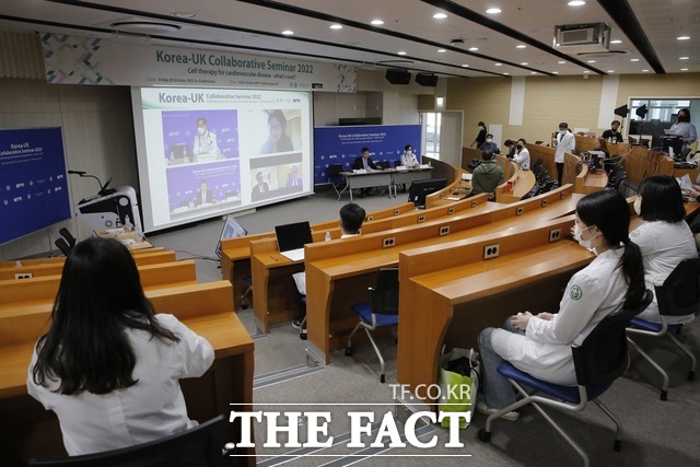 28일 전남대학교병원과 런던 퀸메리대학교가 심혈관 질환 세포 치료’에 관한 주제로 공동 세미나를 온라인으로 개최했다./ 전남대병원 제공