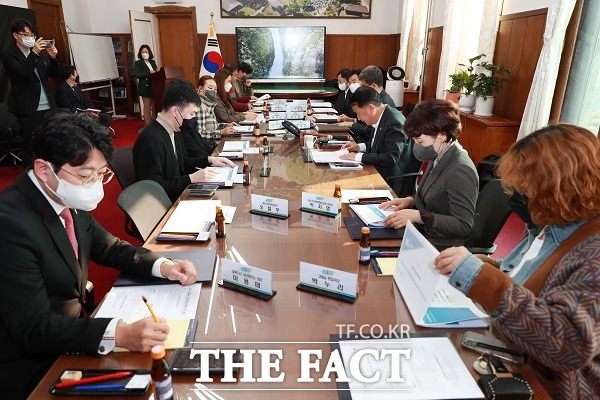 충북도는 1일 충북도청 여는마당에서 ‘충북도 청년정책조정위원회’를 열었다. /충북도.