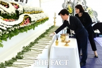  조규일 진주시장, 합동분향소 조문 '이태원 사고 사망자에 깊은 애도'