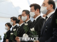  민주당, '이태원 참사' 합동분향소 조문...'안전한 사회'