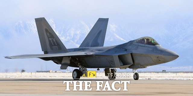 일본 오키나와 가데나 공군기지에 순환배치될 것으로 알려진 미공군의 F-22 스텔스 전투기. /록히드마틴