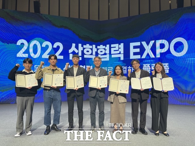 한국기술교육대학교가 ‘2022 산학협력 EXPO’ 개막식 시상식에서 교육부장관상 3개와 한국연구재단이사장상 1개를 수상했다. / 한국기술교육대학교 제공