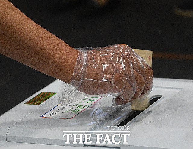 6.1지방선거 선거사범에 대한 공소시효(12월 1일)가 한 달도 채 남지 않은 가운데 검찰과 경찰이 경남 도내 단체장에 대한 수사에 열을 올리고 있다. 사진은 기사와 관련 없음./더팩트DB