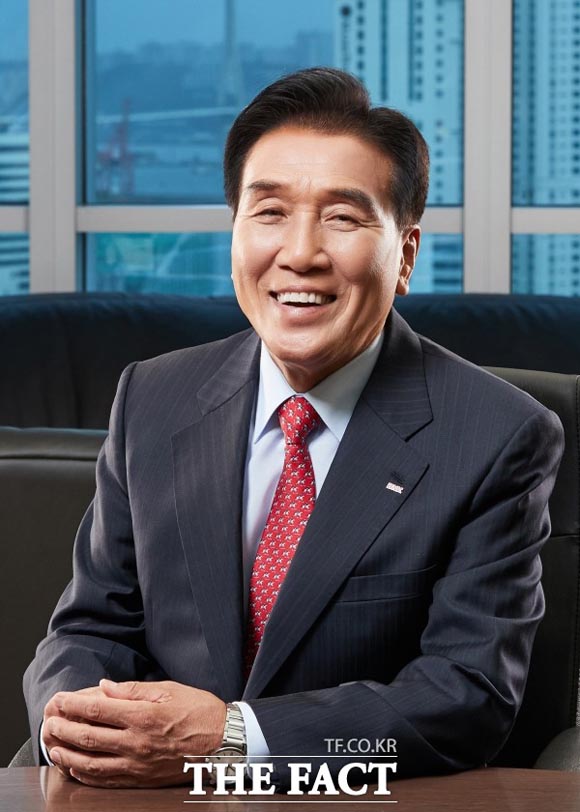 김지완 BNK금융 회장은 7일 조기 사임 의사를 밝혔다. /BNK금융 제공