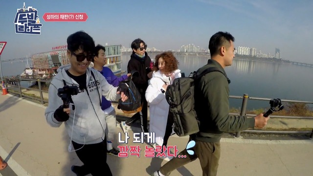 강성하가 2018년 SBS 예능 프로그램 두발라이프 황보라 편에서 걷기 모임 멤버들과 함께 출연했을 당시. 왼쪽에서 두 번째 보라색 옷을 입고 있는 남자가 강성하다. /SBS 두발라이프 영상 캡처