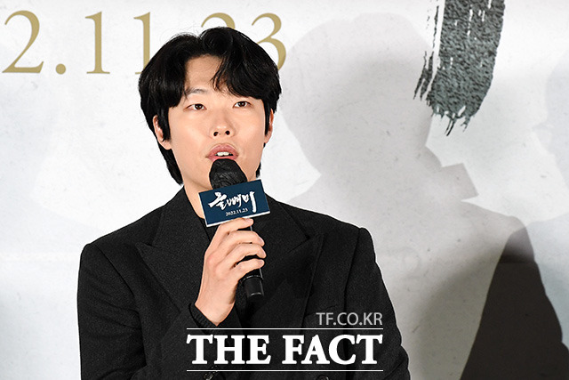 배우 류준열이 10일 오후 서울 CGV용산아이파크몰에서 열린 영화 올빼미 언론시사회에서 발언하고 있다. /남용희 기자