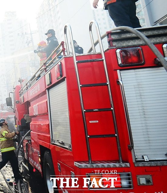 서울 종로구 종로1가 대성 스카이렉스 아파트에서 화재가 발생했다. 사진은 기사 내용과 무. /더팩트DB